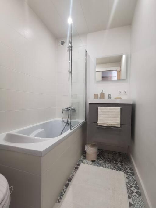 Appartement Cosy Le Saint Gildas, A Proximite Immediate Centre Ville, Place De Stationnement, Netflix Βαν Εξωτερικό φωτογραφία